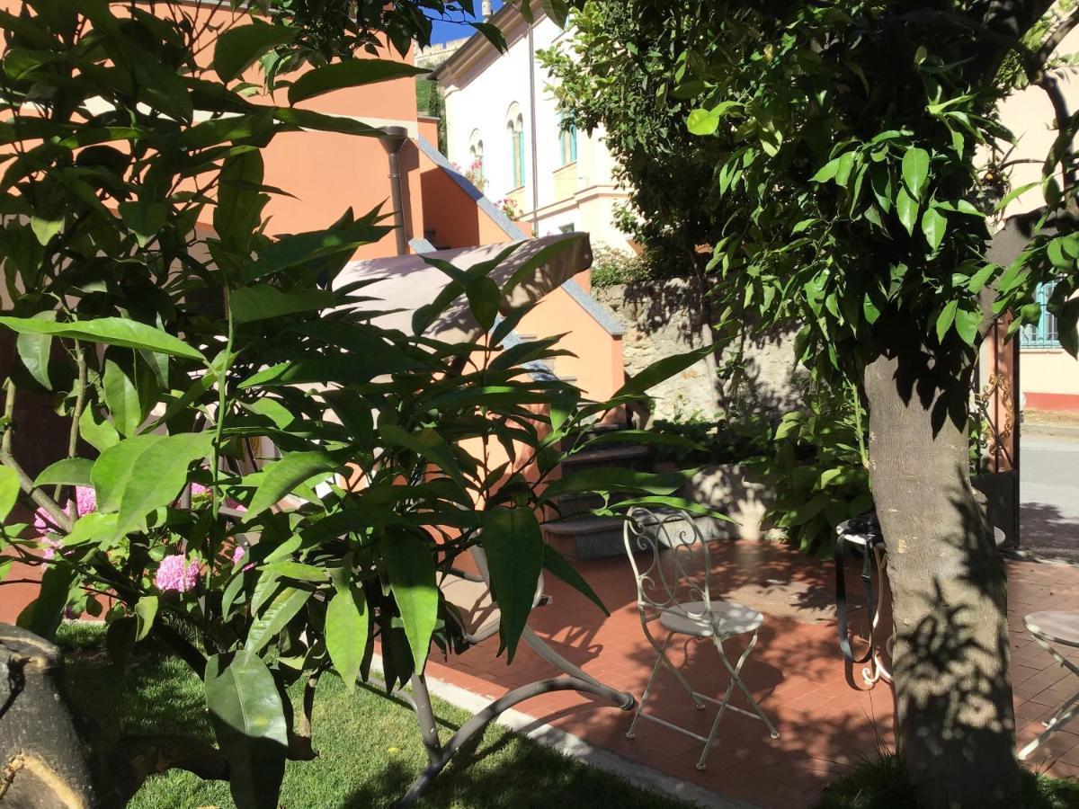 Casa Luigia Rooms Mtb In Finalborgo Bike Room Tour Ebike Trekking Finale Ligure Eksteriør billede