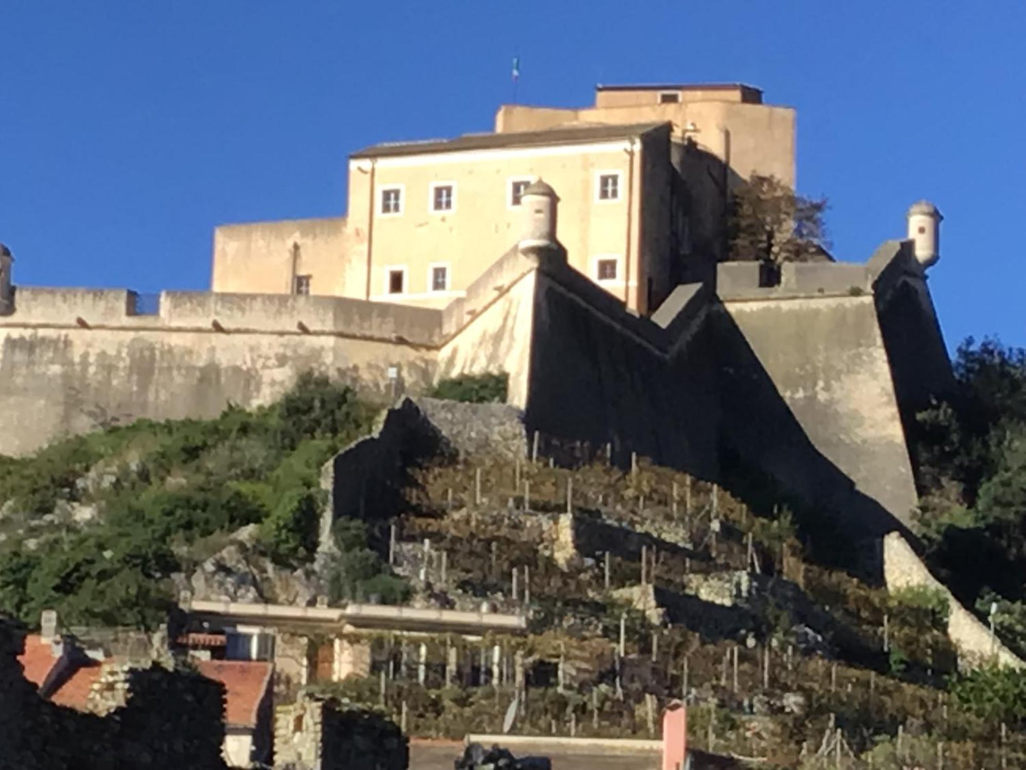 Casa Luigia Rooms Mtb In Finalborgo Bike Room Tour Ebike Trekking Finale Ligure Eksteriør billede