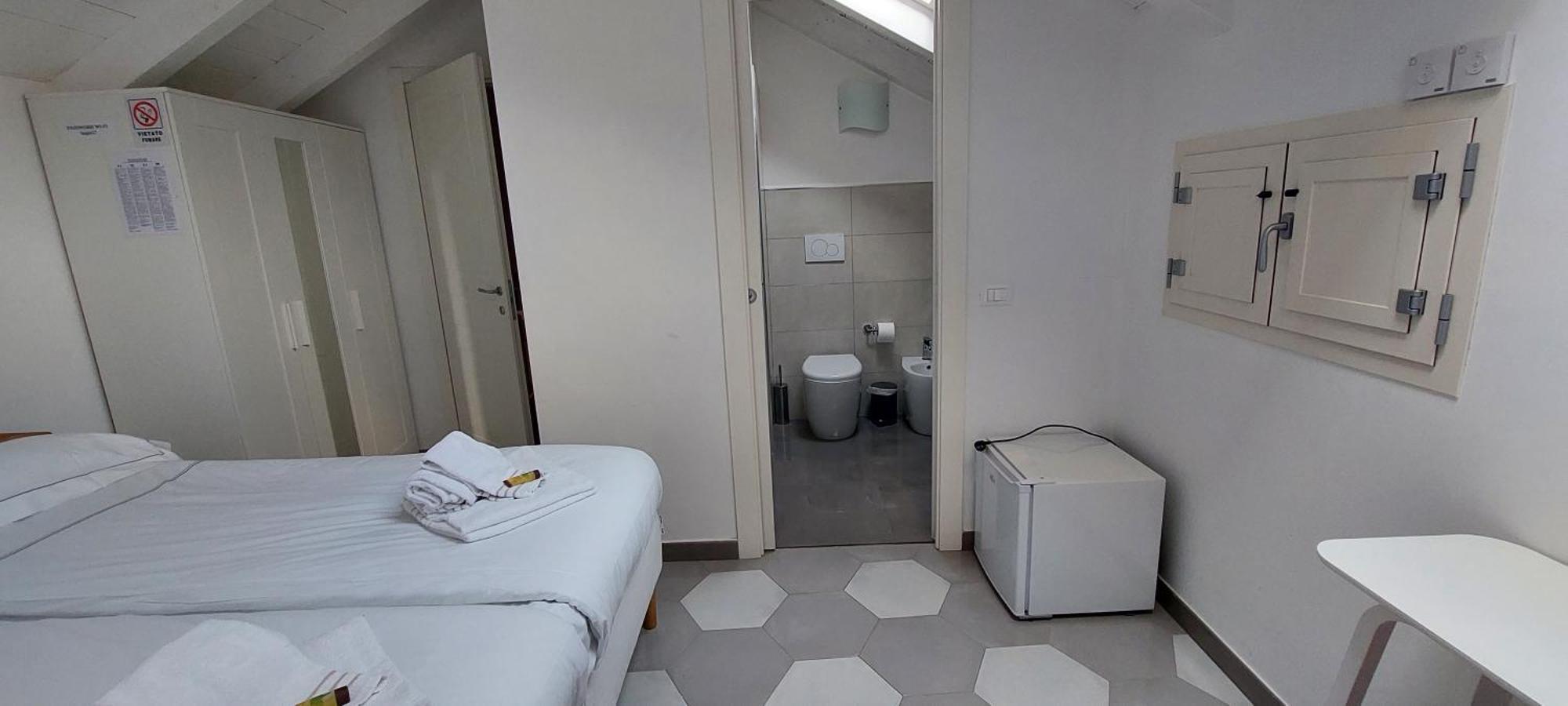 Casa Luigia Rooms Mtb In Finalborgo Bike Room Tour Ebike Trekking Finale Ligure Eksteriør billede