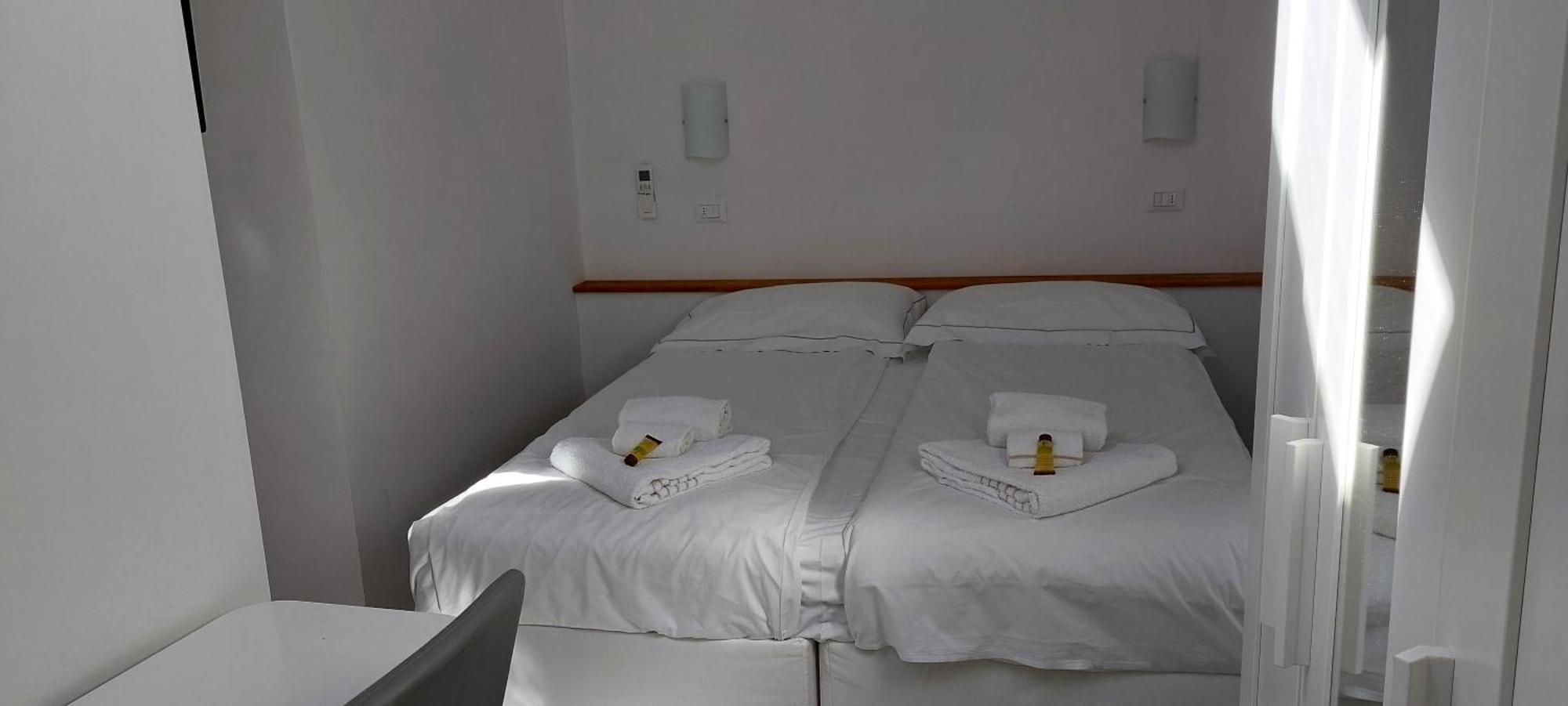 Casa Luigia Rooms Mtb In Finalborgo Bike Room Tour Ebike Trekking Finale Ligure Eksteriør billede