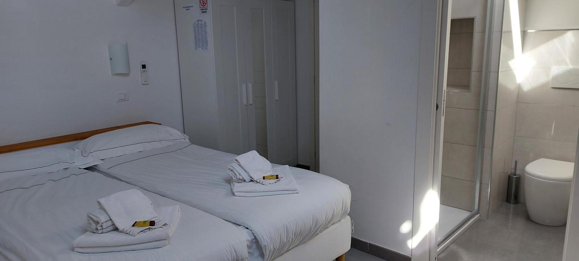 Casa Luigia Rooms Mtb In Finalborgo Bike Room Tour Ebike Trekking Finale Ligure Eksteriør billede